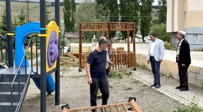 Sarıkamış’ta Çocuk Oyun Alanları Yenileniyor