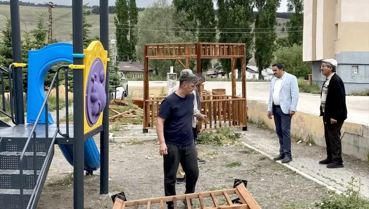 Sarıkamış’ta Çocuk Oyun Alanları Yenileniyor