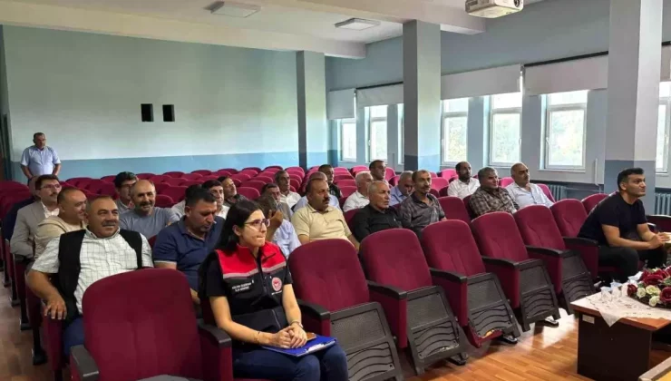 Susuz’da Muhtarlara Mera ve Köy Kanunu Eğitimi Verildi